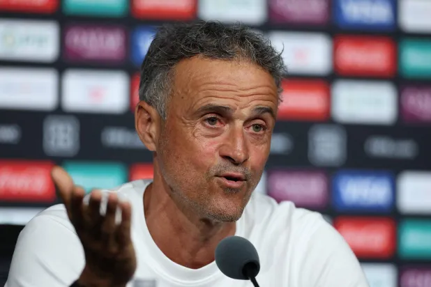 الإسباني لويس إنريكي مدرب باريس سان جرمان الفرنسي (أ.ف.ب) 