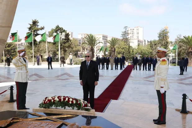 الرئيس الجزائري عبد المجيد تبون يترحم على أرواح شهداء الثورة في الجزائر 5 يوليو (د.ب.أ)