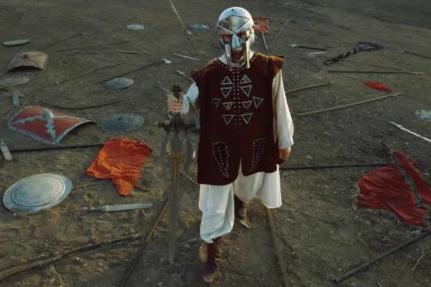 مشهد الرايات الحمراء في الإعلان التقديمي لمدرب الزمالك أثار انتقادات مشجعي الأهلي (حساب نادي الزمالك على فيسبوك)