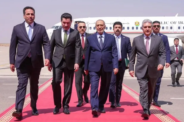 رئيس البرلمان العراقي محمود المشهداني عند وصوله إلى مطار أربيل (وكالة الأنباء العراقية)