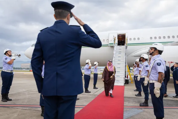  الأمير فيصل بن فرحان يصل مدينة ريو دي جانيرو البرازيلية ليرأس وفد السعودية في القمة السابعة عشرة لمجموعة بريكس 2025 (الخارجية السعودية)