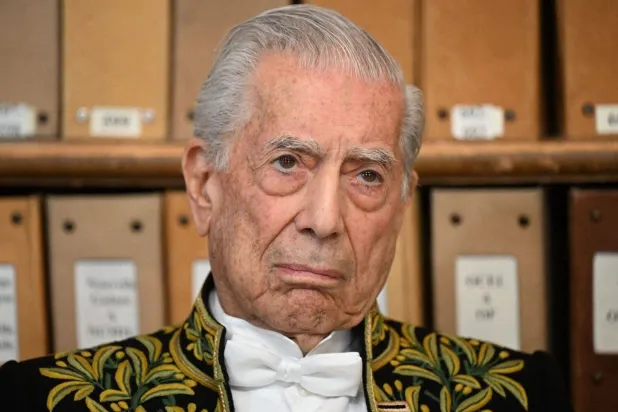 الأكاديمية الإسبانية تستذكر يوسا وتكشف أعمالاً له غير منشورة