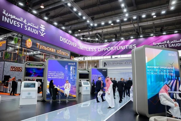 جانب من جناح المملكة في معرض الصناعة الدولي بروسيا (وزارة الصناعة السعودية)