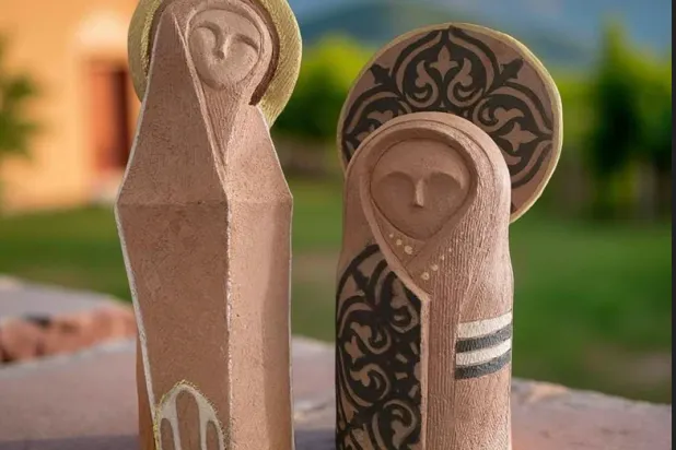 عرائس «ماتريوشكا» في المعرض (الشرق الأوسط)