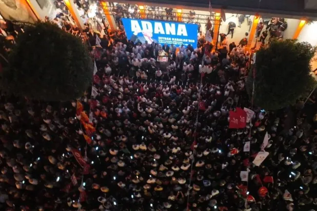 مظاهرات حاشدة في أضنة منذ السبت الماضي احتجاجاً على اعتقال رئيس بلديتها المنتخب (إعلام تركي)