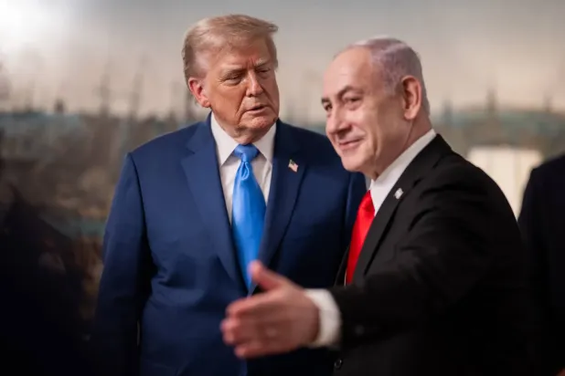 ABD Başkanı Donald Trump, İsrail Başbakanı Binyamin Netanyahu ile Beyaz Saray’da bir araya geldi. (DPA)