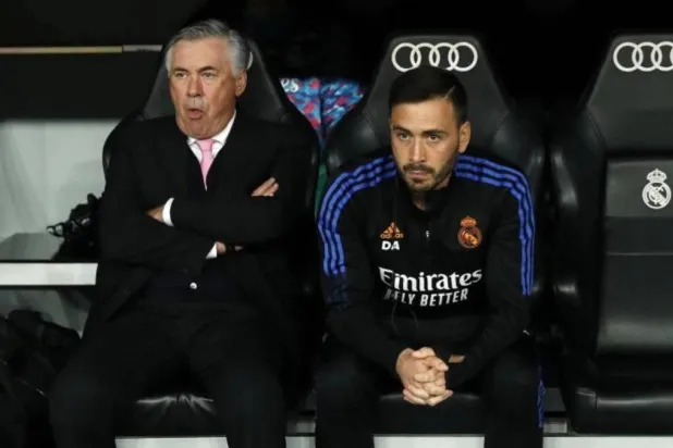 دافيدي أنشيلوتي إلى جوار والده كارلو أنشيلوتي في ريال مدريد (وسائل إعلام إسبانية)