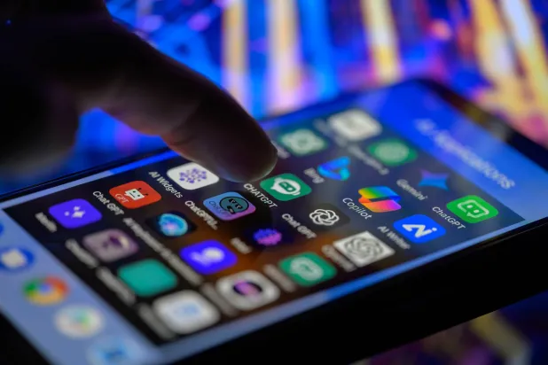 شهدت تطبيقات الذكاء الاصطناعي قفزة هائلة في السنوات الأخيرة (رويترز)