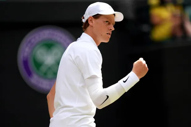 ياينك سينر وضع دعامة على كوعة الأيمن (د.ب.أ)