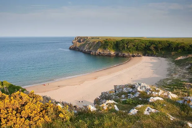 شاطئ خليج بارافوندل (الشرق الاوسط)