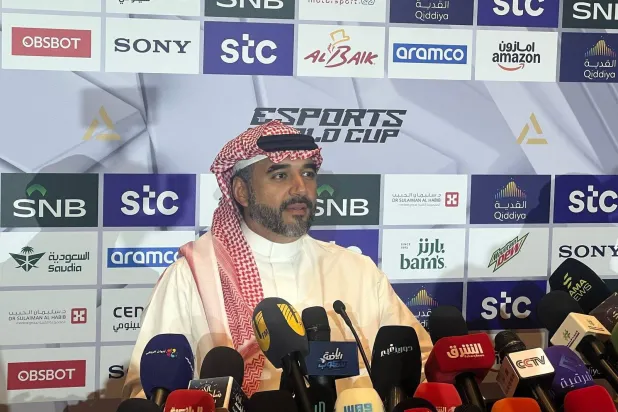 الأمير فيصل بن بندر خلال المؤتمر أمس (الشرق الأوسط)