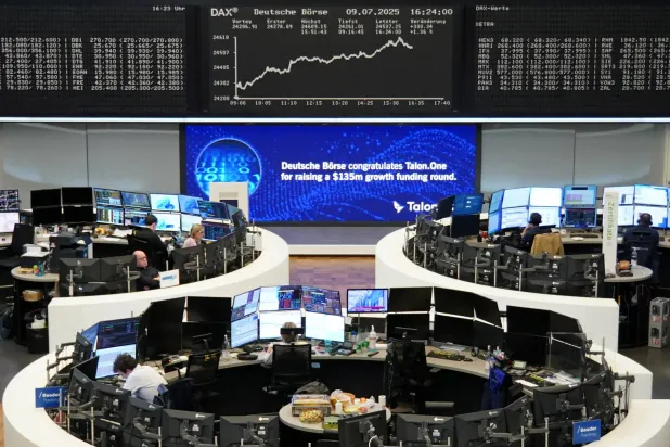 رسم بياني لمؤشر أسعار الأسهم الألماني «داكس» في بورصة فرنكفورت (رويترز)