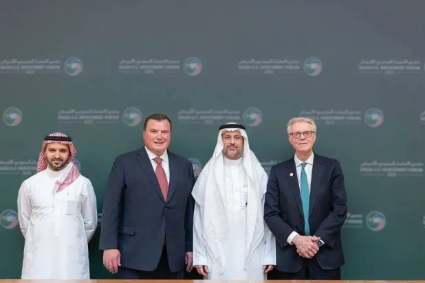 جانب من مراسم توقيع مذكرة التفاهم بين شركتَي «تطوير المربع الجديد» و«هانيويل» (واس)