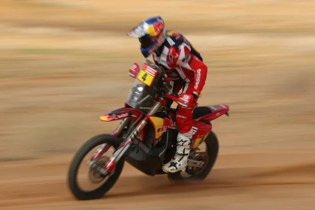 المحاولة تستهدف تحطيم الرقم القياسي البالغ 19 يوماً و8 ساعات و25 دقيقة (رويترز)