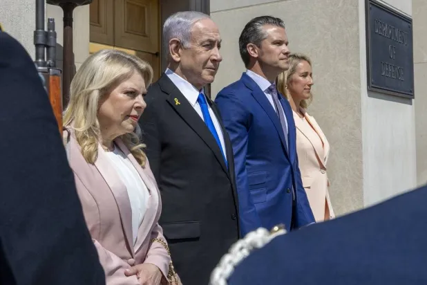Israeli Prime Minister Benjamin Netanyahu (2-L), his wife Sara Netanyahu (L), US Secretary of Defense Pete Hegseth (2-R) and his wife Jennifer Rauchet Hegseth (R) participate in a welcome ceremony at the Pentagon in Arlington, Virginia, USA, 09 July 2025. (EPA)
