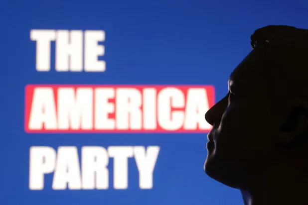 صورة مركبة تُظهر وجه إيلون ماسك وخلفه كلمة «حزب أميركا» (رويترز)