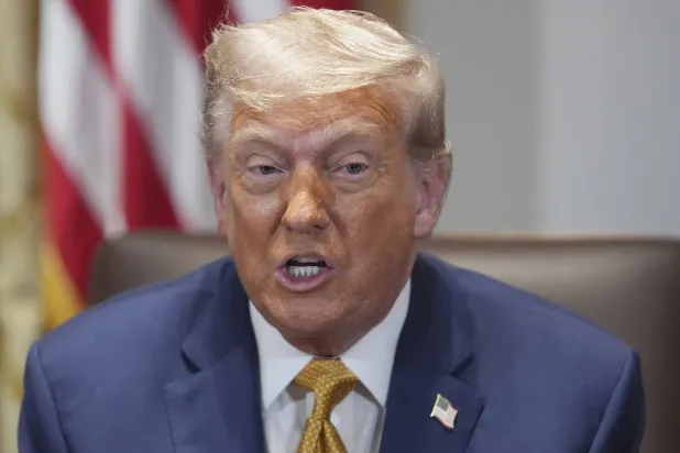 الرئيس الأميركي دونالد ترمب يتحدث خلال اجتماع لمجلس الوزراء في البيت الأبيض، 8 يوليو 2025 (أ ب)
