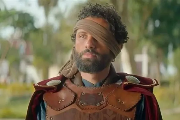 كريم محمود عبد العزيز في شخصية «الأمير شمس الدين» بالمسلسل (الشركة المنتجة)