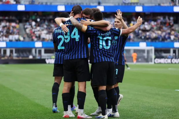 إنتر ميلان وإيه سي ميلان يقيدان الحضور الجماهيري بالموسم الجديد (أ.ف.ب)