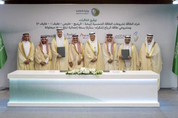 السعودية توقّع اتفاقيات لإنتاج 15 ألف ميغاواط من الطاقة المتجددة باستثمارات 8.3 مليار دولار