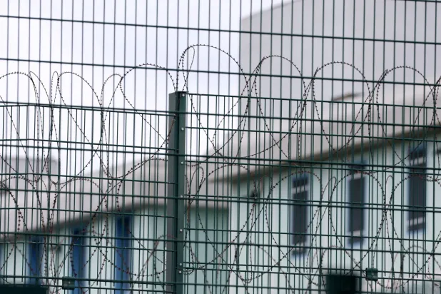 كان قد تم تهريب الشاب (20 عاماً) من سجن ليون يوم الجمعة الماضي داخل حقيبة زميل له في الزنزانة كان قد أطلق سراحه (رويترز)