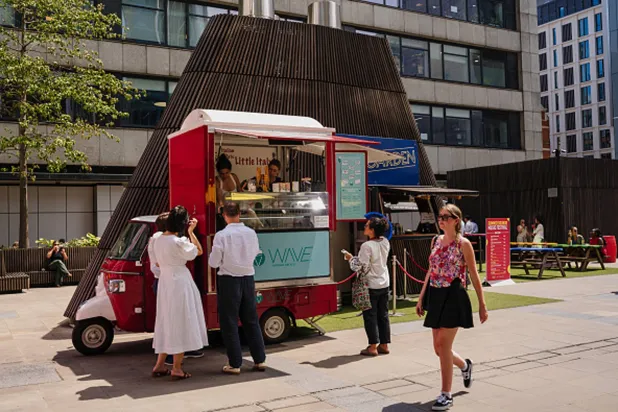 لم يعد من المألوف سماع عبارة «هل ترغب في شاي؟» (غيتي)