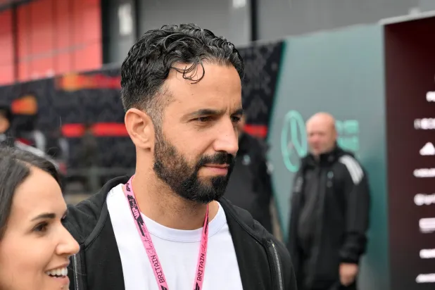 البرتغالي روبن أموريم مدرب مانشستر يونايتد (إ.ب.أ)