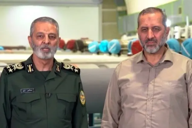 Devrim Muhafızları'nın internet sitelerinde yayınlanan fotoğrafta, Genelkurmay Başkanı bilinmeyen bir yerdeki füze tesisini inceleme gezisinde.