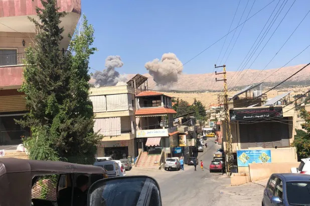 الدخان يتصاعد بعد غارات على البقاع اللبناني (إكس)