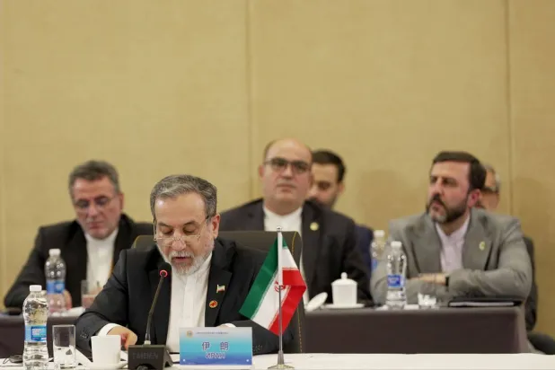 عراقجي يلقي خطاباً أمام الاجتماع الوزاري لمنظمة شنغهاي في تيانجين جنوب شرق بكين (الخارجية الإيرانية)