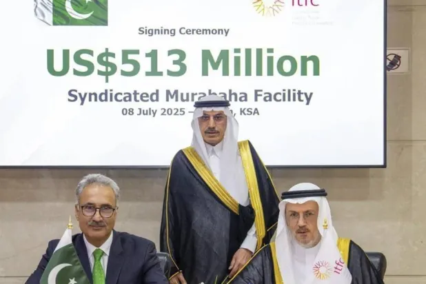 جرى توقيع الاتفاقية بحضور الدكتور محمد الجاسر رئيس البنك الإسلامي للتنمية والرئيس التنفيذي للمؤسسة المهندس أديب الأعمى والدكتور كاظم نياز السكرتير الاتحادي للشؤون الاقتصادية للحكومة الباكستانية (الشرق الأوسط)