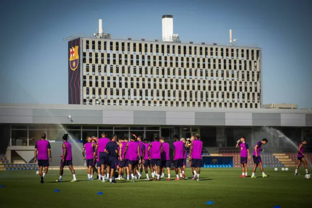 وافق برشلونة على توقيع عقد رعاية مع الكونغو الديمقراطية لأربعة أعوام مقابل 44 مليون يورو (نادي برشلونة)