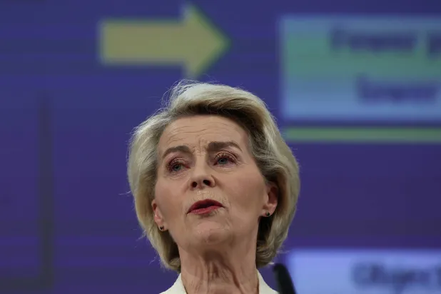 أورسولا فون دير لاين تتحدث خلال مؤتمر صحافي بشأن مقترح موازنة الاتحاد الأوروبي (رويترز)