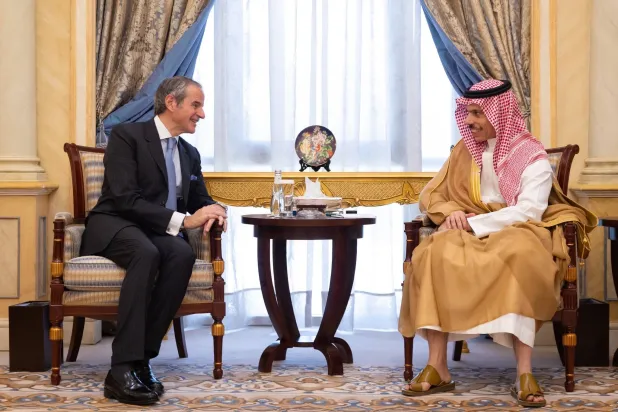 وزير الخارجية السعودي خلال استقباله مدير عام الوكالة الدولية للطاقة الذرية في الرياض (واس)