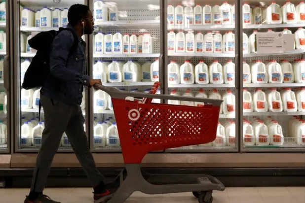 الكولين عنصر غذائي يوجد في العديد من الأطعمة بما في ذلك الدواجن ومنتجات الألبان (رويترز)