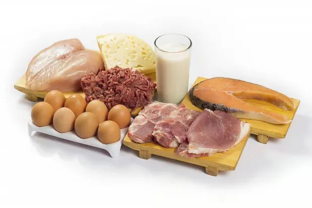 اتباع نظام غذائي غني بالبروتين يُعد أمراً آمناً بشكل عام لمعظم البالغين الأصحاء (رويترز)