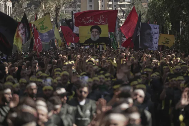 مناصرون لـ«حزب الله» يشاركون في إحياء مناسبة عاشوراء في الضاحية الجنوبية لبيروت الأسبوع الماضي (أ.ب)