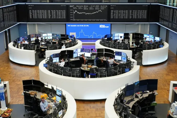 رسم بياني لمؤشر أسعار الأسهم الألمانية «داكس» في بورصة فرانكفورت (رويترز)