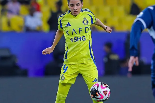 فيّ الحربي لاعبة نادي النصر (الشرق الأوسط)