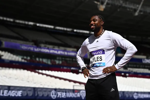 البطل الأولمبي الأميركي نواه لايلز (رويترز)