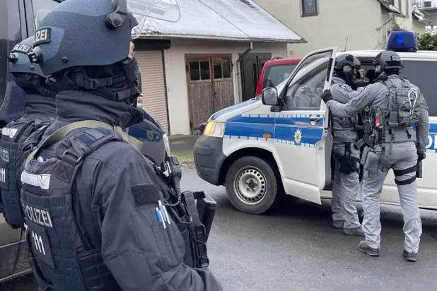 Libijski osumljenec za vojne zločine aretiran v Nemčiji na podlagi mednarodne tiralice