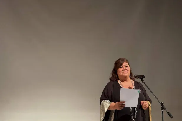 تؤكد جوزيان بولس أنّ «المونو» كائنٌ حيّ يتنفّس بالفنّ ويتغذّى على الشغف (الشرق الأوسط)