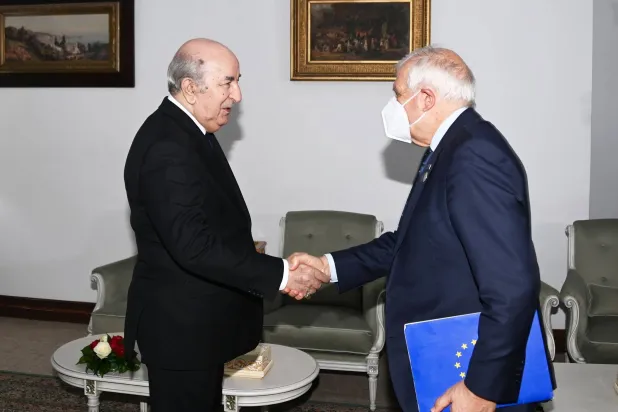 ممثل السياسة الخارجية في «الاتحاد الأوروبي» سابقاً جوزيب بوريل في لقاء سابق مع الرئيس تبون (الرئاسة الجزائرية)