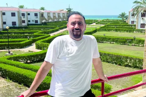 يستعد القاسم لإحياء حفلات غنائية بالساحل الشمالي في مصر (حسابه على {فيسبوك})