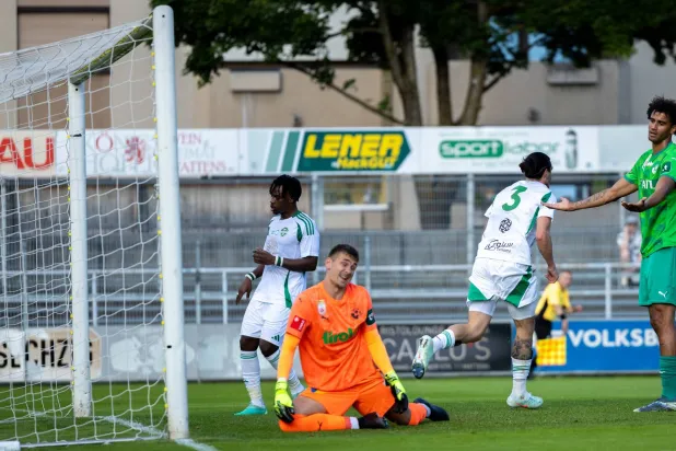 إيبانيز لحظة تسجيله الهدف الأول (الشرق الأوسط)