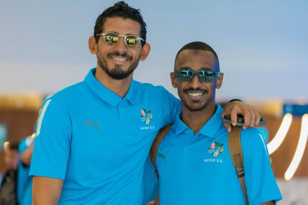 بعثة فريق نيوم تُسافر لمعسكر إسبانيا (نادي نيوم)