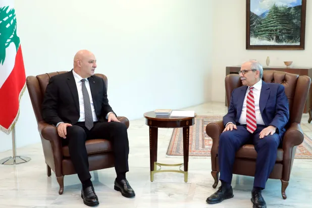 الرئيس اللبناني جوزيف عون في لقاء مع رئيس الحكومة نواف سلام (الرئاسة اللبنانية)