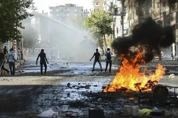 جانب من احتجاجات كوباني في مدينة ديار بكر جنوب شرقي تركيا في أكتوبر 2014 (أرشيفية - رويترز)