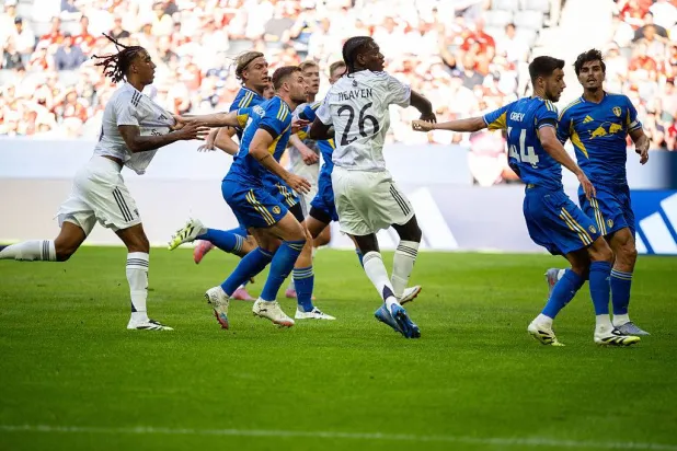 التعادل السلبي حكم مواجهة مانشستر يونايتد وليدز الودية (وسائل إعلام بريطانية)