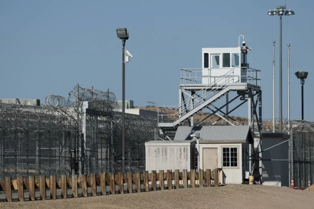 مركز احتجاز كور سيفيك للمهاجرين في مقاطعة كيرن بكاليفورنيا ينتظر افتتاحه لاستقبال المهاجرين بالتعاقد مع إدارة الهجرة والجمارك (أ.ف.ب)